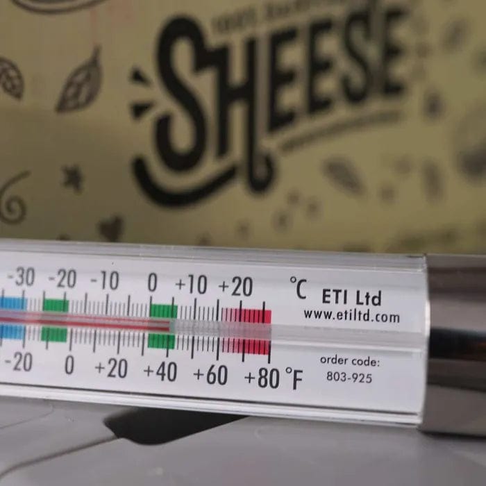 Un thermomètre Thermometre.fr avec la mention Thermomètre pour réfrigérateur et congélateur en ABS transparente dessus.