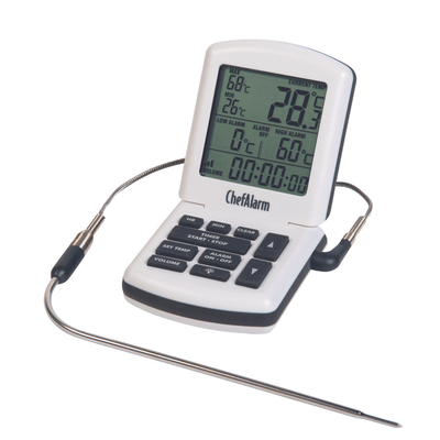 Un Thermomètre ChefAlarm de Thermomètre.fr sur fond blanc pour mesurer la température pendant la cuisson.